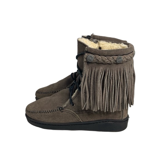 Minnetonka Tramper Boot Moccasins- Gray Suede Fringe Lace Up Boho Womens 5 - Picture 4 of 11